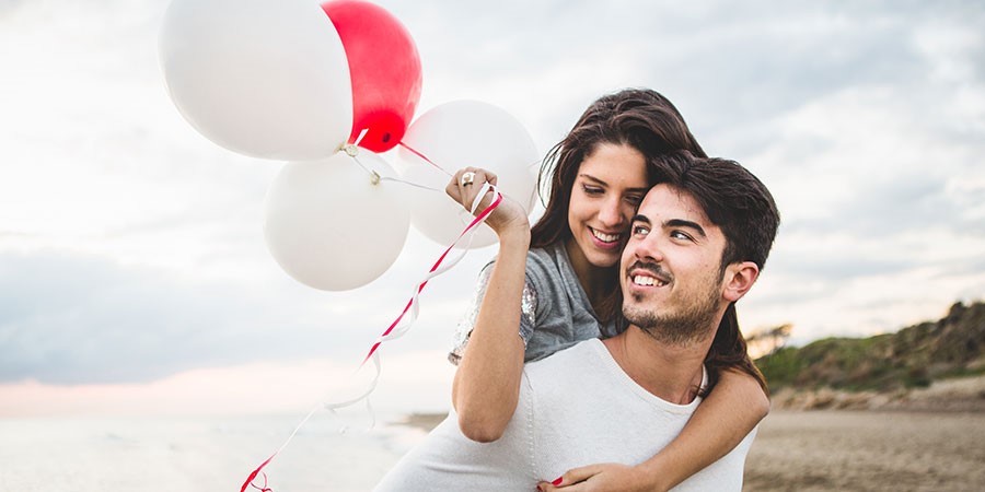 couple holding baloon